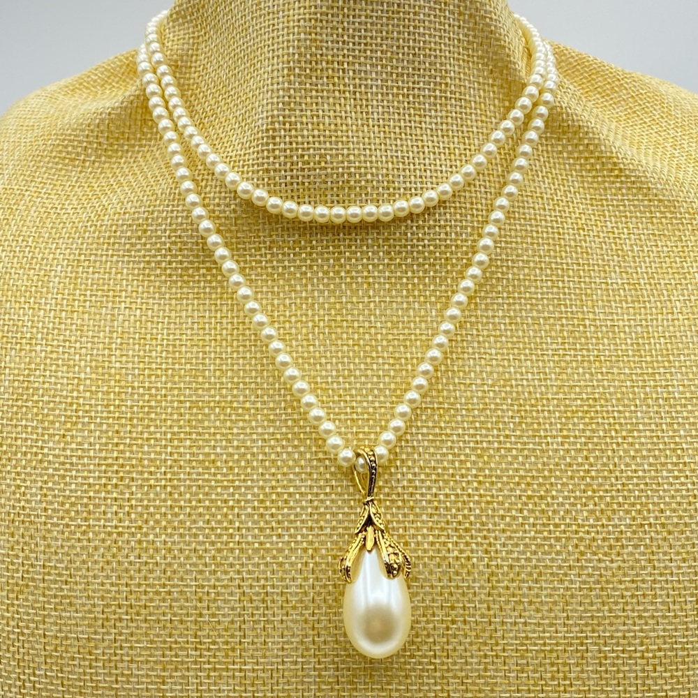 Vintage Avon NR Faux Pearl Gold Tone Statement Claw Pearl Pendant Necklace Opera